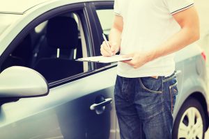 Lee más sobre el artículo Guía esencial para comprar un coche de segunda mano: qué revisar y consideraciones clave